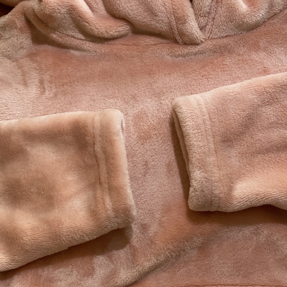 CHAMPION - Fuzzy Pink Hoodie - Picture 6 of 6